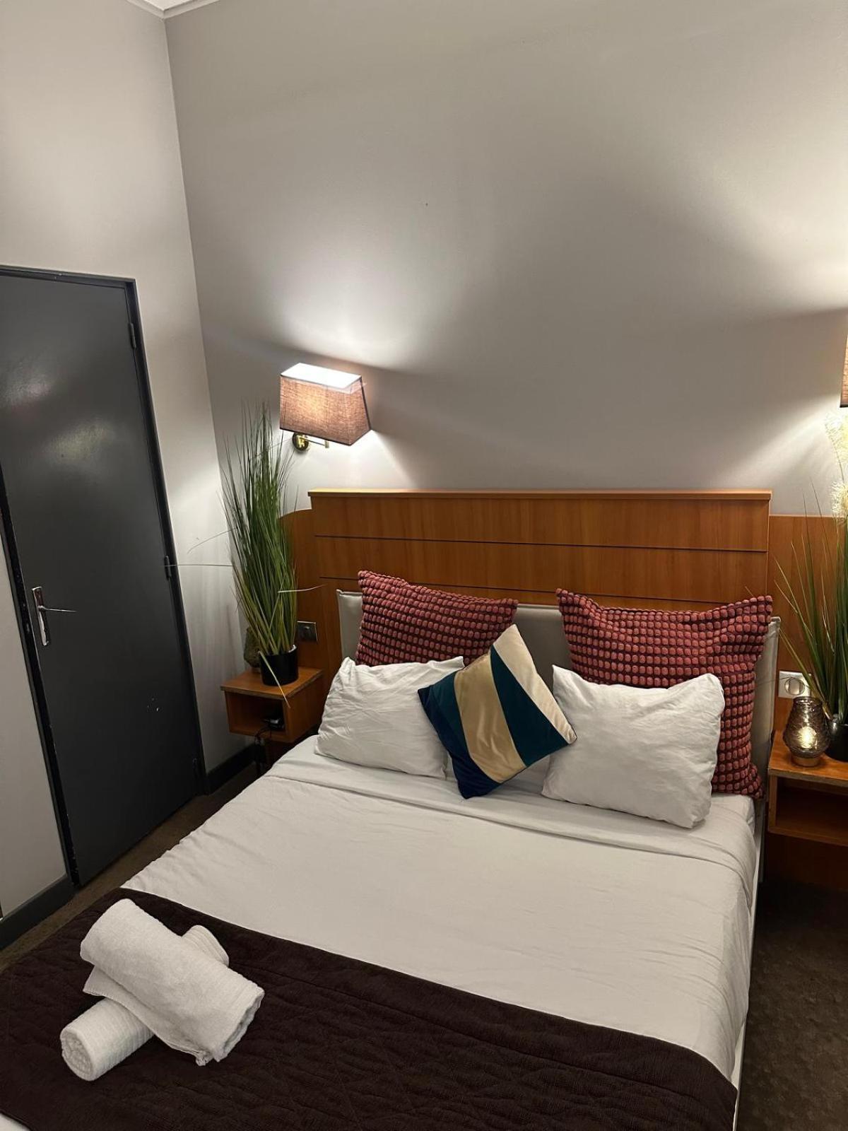 Hotel Astrid Руан Экстерьер фото